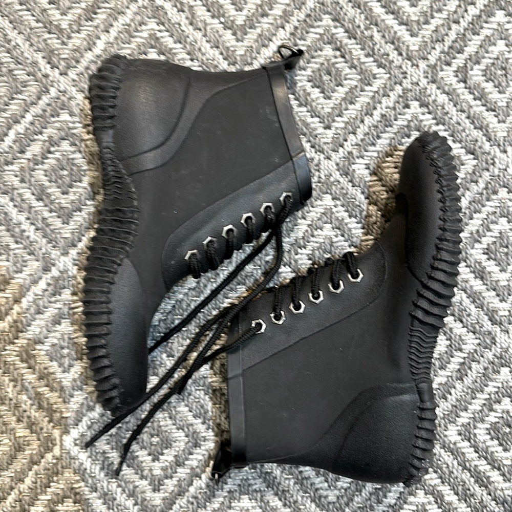 Lace-up rubber booties size 36.